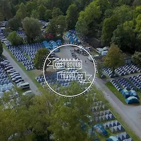 Beer Base-camp 'basic Package' Oktoberfest Camping, With Free Welcome Beer And Traditional Lederhosen-dirndl Shop Mnichov